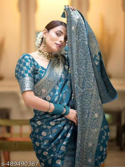 Aakarsha Sensational Banarasi Silk Saree with Multiple Blouse Options